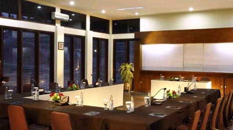 Puteri Gunung Hotel Lembang Eksteriør bilde