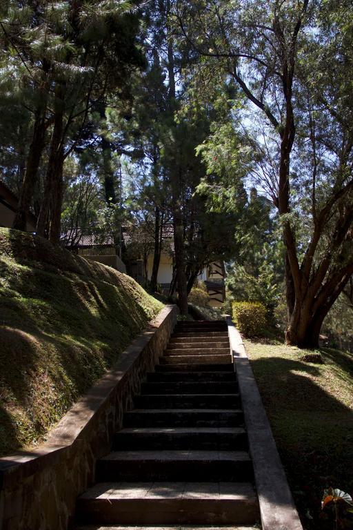 Puteri Gunung Hotel Lembang Eksteriør bilde