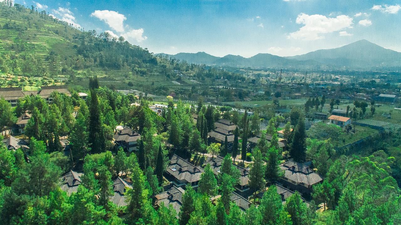 Puteri Gunung Hotel Lembang Eksteriør bilde
