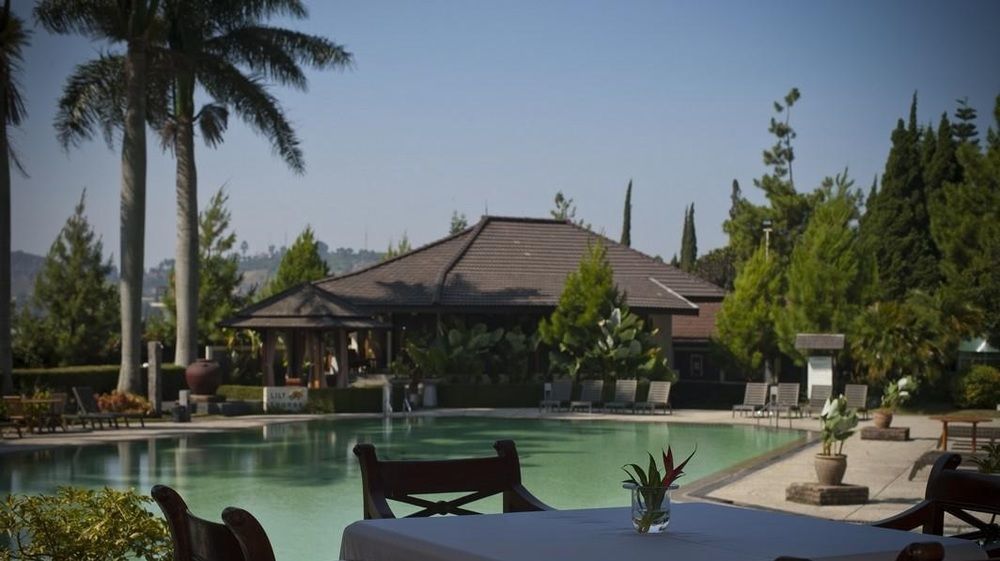 Puteri Gunung Hotel Lembang Eksteriør bilde