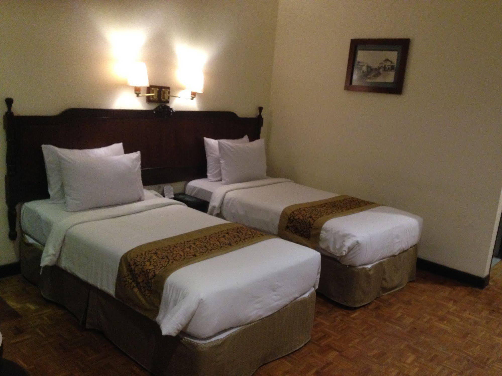 Puteri Gunung Hotel Lembang Eksteriør bilde