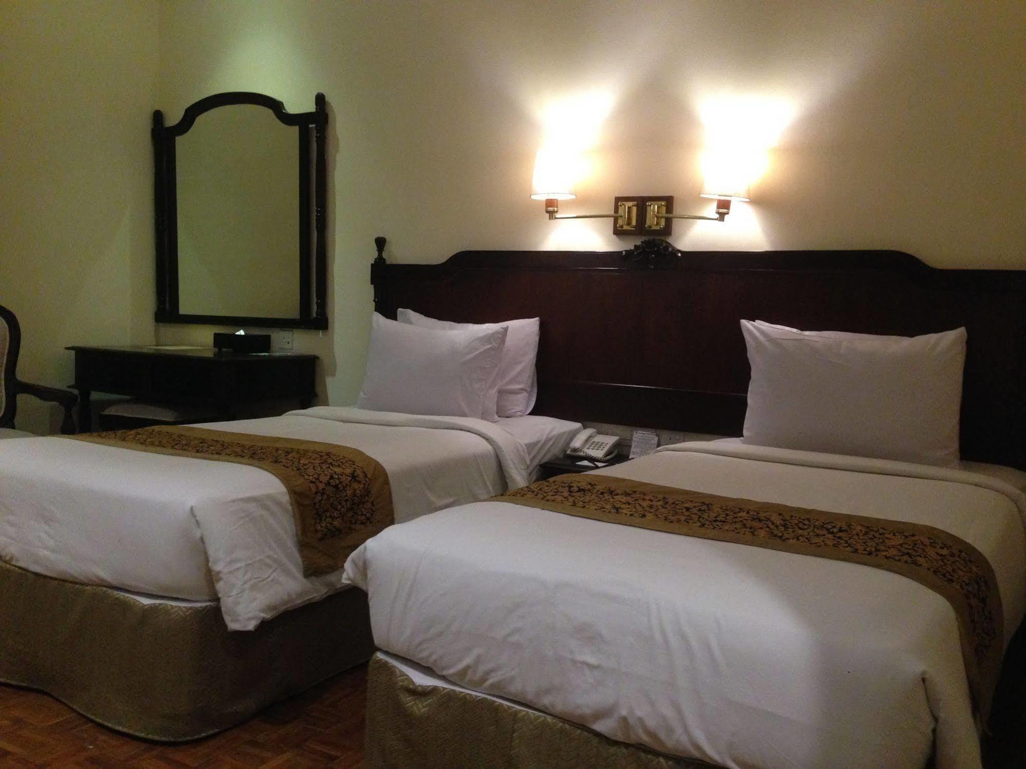 Puteri Gunung Hotel Lembang Eksteriør bilde