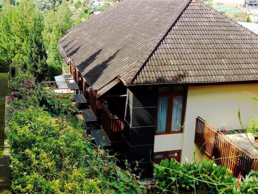 Puteri Gunung Hotel Lembang Eksteriør bilde